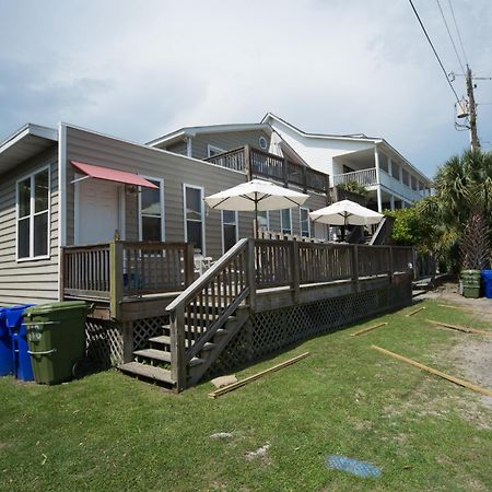 Salty Shack Unit C - Salty Shack - Dog Friendly Home - Across From The Beach - Central Location! 폴리 비치 객실 사진